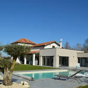 Villa Au Coeur Du Gers Avec Vue Sur Les Pyrénées, Caumont (Gers)